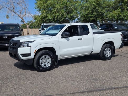 Used 2025 Nissan Frontier S RWD image 2