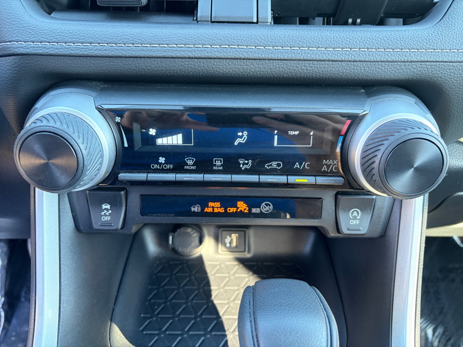 Used 2025 Toyota RAV4 LE AWD/4WD image 22