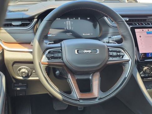 New 2025 Jeep Grand Cherokee Summit image 8