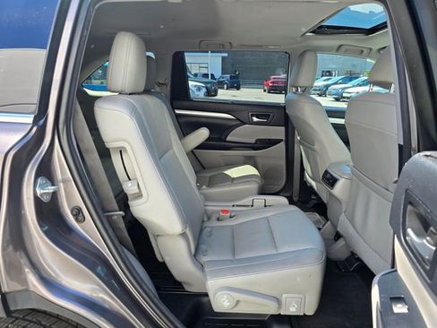 Used 2015 Toyota Highlander XLE AWD/4WD image 11