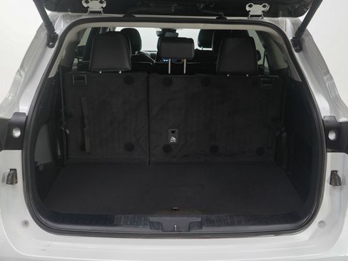 Used 2024 Toyota Highlander XLE image 19