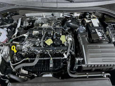 Used 2024 Volkswagen Tiguan Wolfsburg Edition image 32