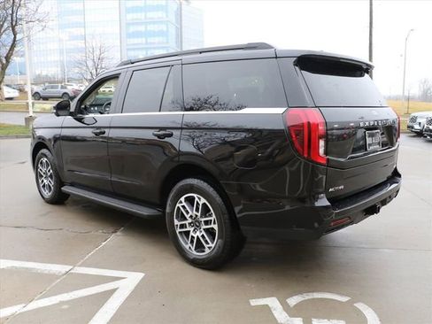 Used 2025 Ford Expedition Active image 4