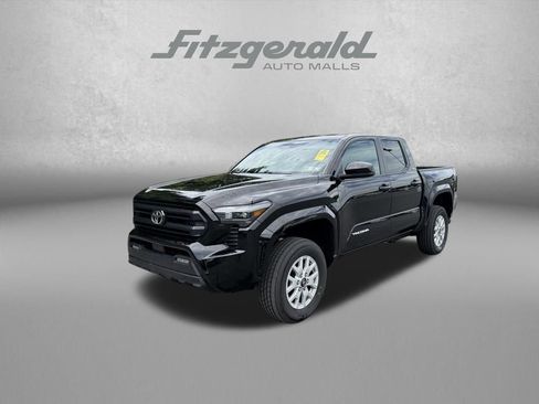 Used 2024 Toyota Tacoma SR5 AWD/4WD image 5