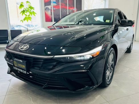 Used 2024 Hyundai Elantra SEL FWD image 3