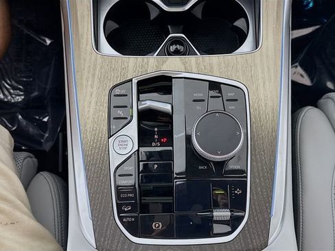 Used 2024 BMW X7 xDrive40i w/ Parking Assistance Package image 17