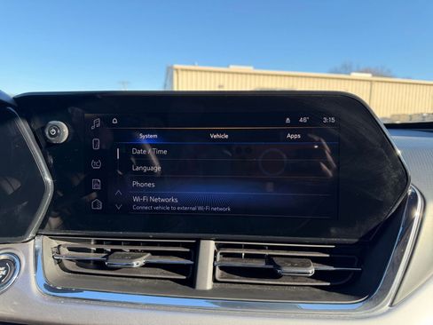 Used 2025 Chevrolet Trax LT image 17