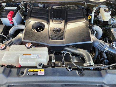 Used 2024 Toyota Tundra Platinum image 40