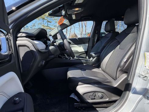 Used 2025 Jeep Compass Limited w/ Elite Group image 11