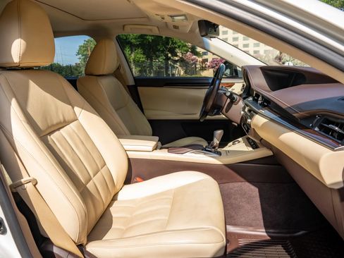 Used 2017 Lexus ES 350 w/ Luxury Package FWD image 18