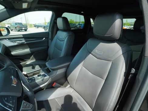 Used 2022 Cadillac XT5 Premium Luxury w/ LPO, Floor Liner Package AWD/4WD image 36