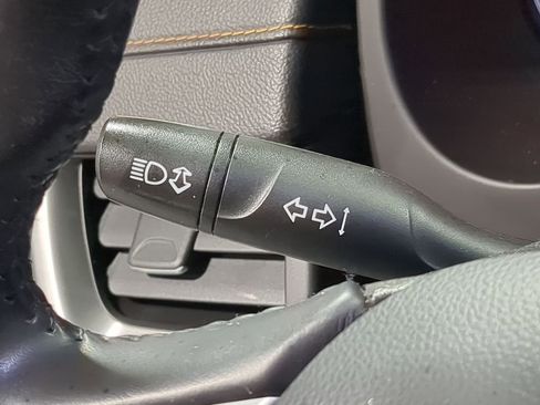 Used 2019 GMC Terrain SLE w/ Driver Convenience Package image 32