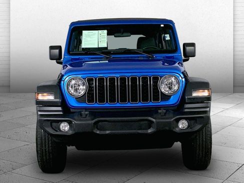 Used 2025 Jeep Wrangler Unlimited Sport AWD/4WD image 2