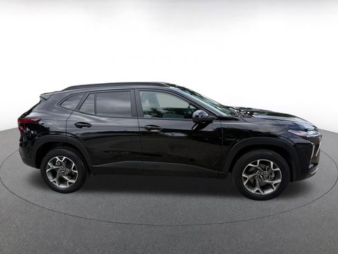 Used 2025 Chevrolet Trax LT FWD image 15