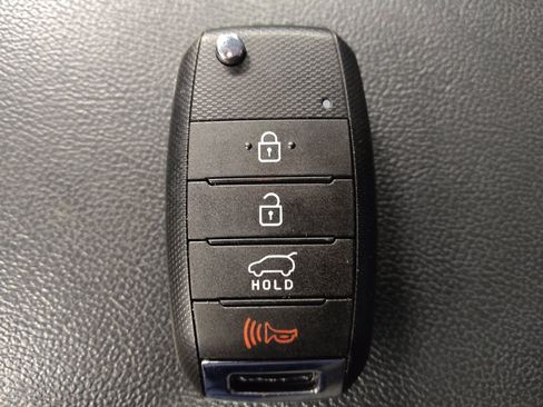 Used 2019 Kia Sorento S FWD image 32
