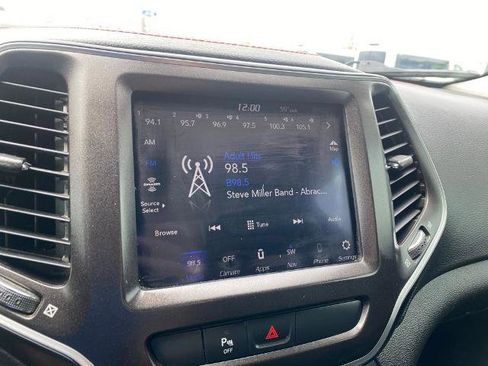 Used 2019 Jeep Cherokee Trailhawk w/ Comfort/Convenience Group AWD/4WD image 20