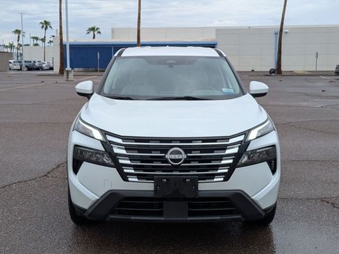 Used 2024 Nissan Rogue SV FWD image 2