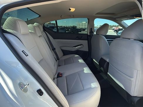 Used 2023 Nissan Altima 2.5 SV w/ SV Premium Package image 30