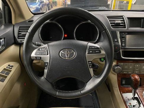 Used 2013 Toyota Highlander Limited image 23