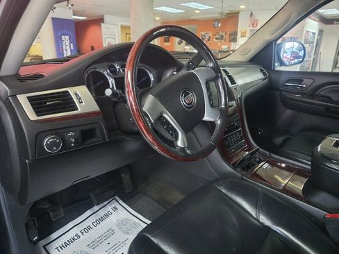 Used 2009 Cadillac Escalade EXT image 8