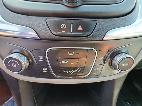 Used 2022 Chevrolet Equinox LS AWD/4WD image 17