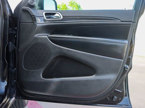 Used 2018 Jeep Grand Cherokee Limited RWD image 9