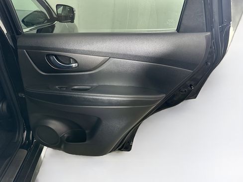 Used 2019 Nissan Rogue SV w/ Premium Package image 29