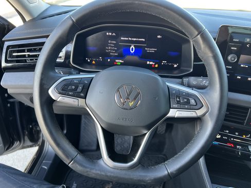 Certified 2025 Volkswagen Jetta SE image 15