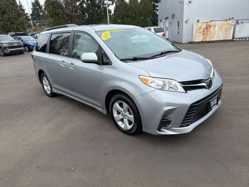 Used 2018 Toyota Sienna LE FWD image 7