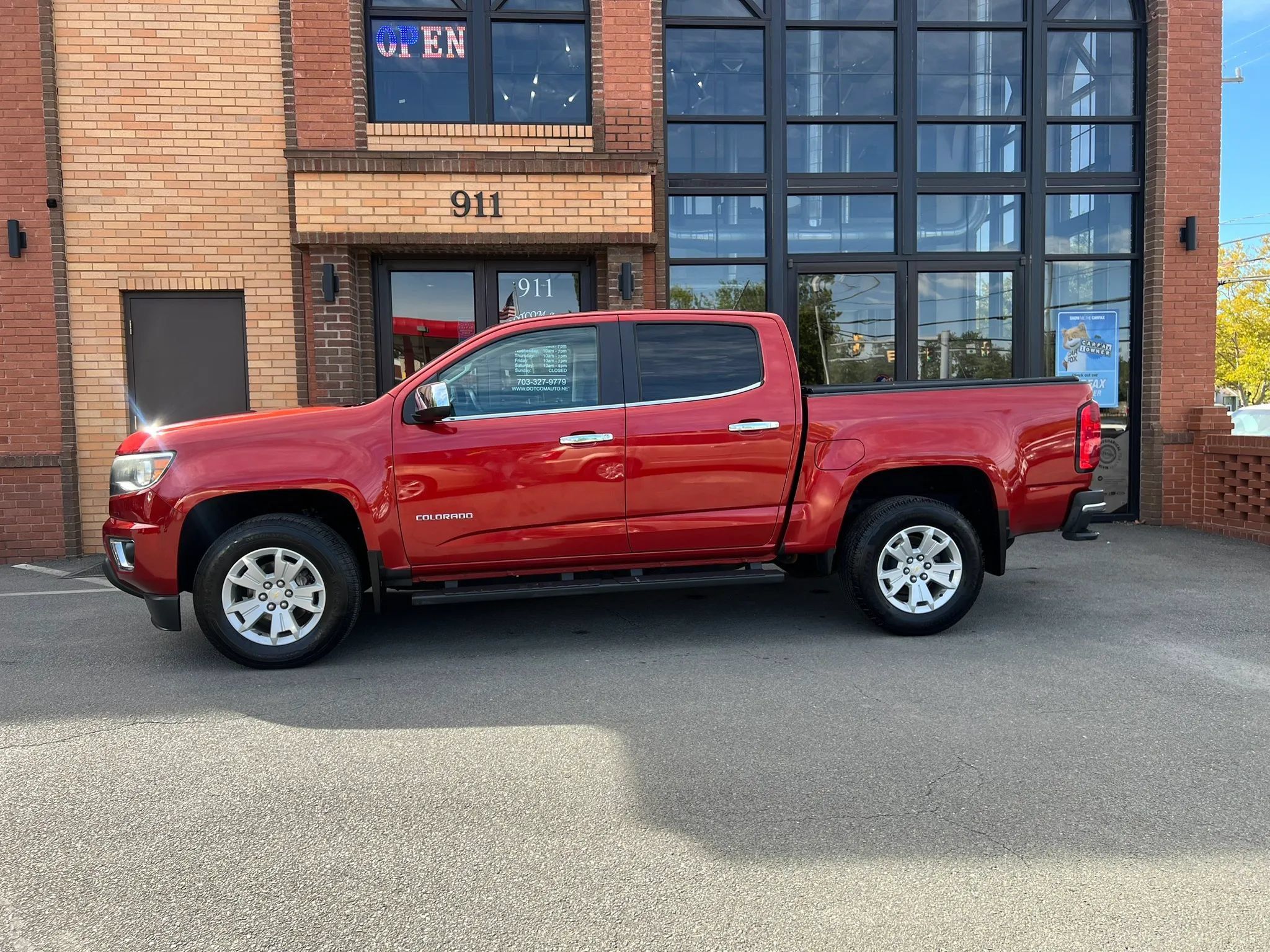 Used 2015 Chevrolet Colorado LT w/ Luxury Package RWD image 4