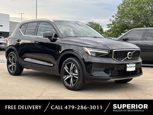 Used 2025 Volvo XC40 B5 Core AWD/4WD image 1