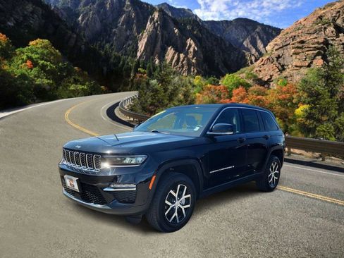 Used 2023 Jeep Grand Cherokee Limited w/ Luxury Tech Group II AWD/4WD image 6