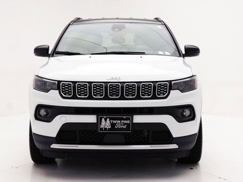 Used 2025 Jeep Compass Limited AWD/4WD image 4