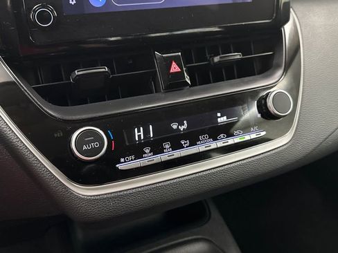 Certified 2025 Toyota Corolla LE image 21