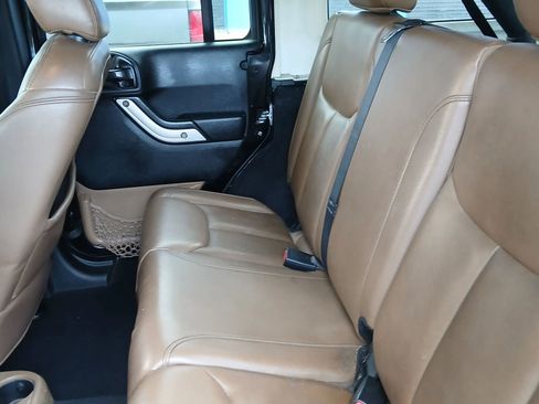 Used 2013 Jeep Wrangler Unlimited Sahara w/ Connectivity Group AWD/4WD image 18