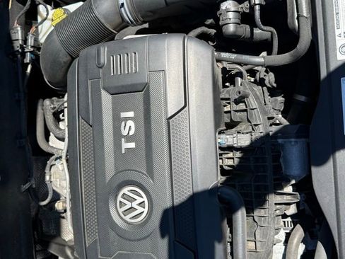 Used 2019 Volkswagen GTI SE image 24