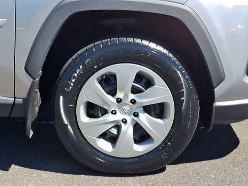 Certified 2021 Toyota RAV4 LE AWD/4WD image 8