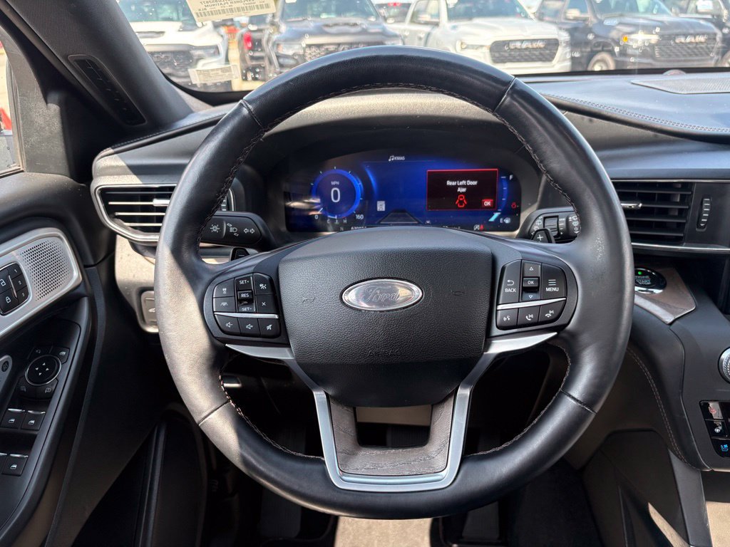 Used 2020 Ford Explorer Platinum w/ Premium Technology Package AWD/4WD image 17