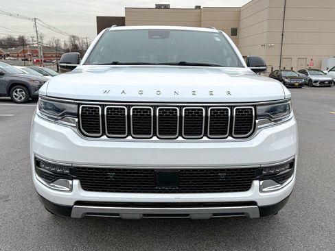 Used 2023 Jeep Wagoneer Series III w/ Preferred Equipment Group image 2