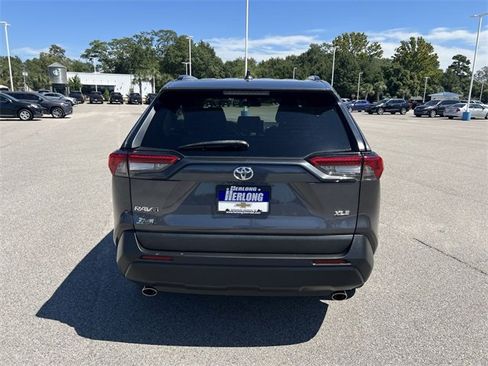Used 2023 Toyota RAV4 XLE Premium image 7