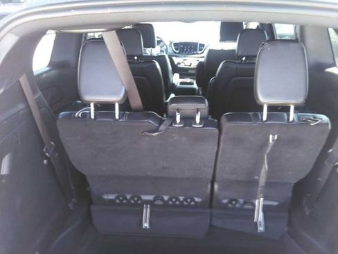 Used 2025 Chrysler Pacifica Select FWD image 5
