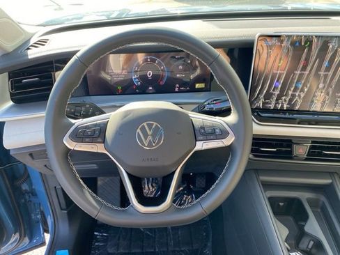 New 2025 Volkswagen Tiguan SE w/ Panoramic Sunroof Package image 28