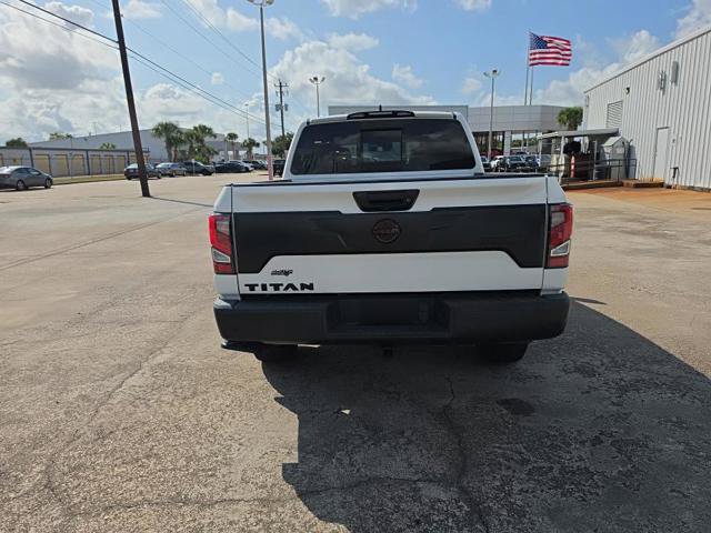 Used 2023 Nissan Titan PRO-4X w/ Pro-4x Convenience Package AWD/4WD image 10