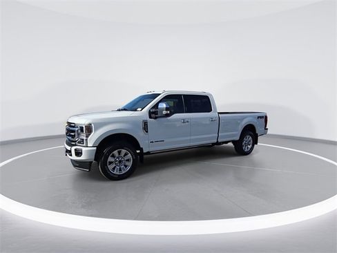 Used 2022 Ford F250 Platinum w/ FX4 Off-Road Package image 4