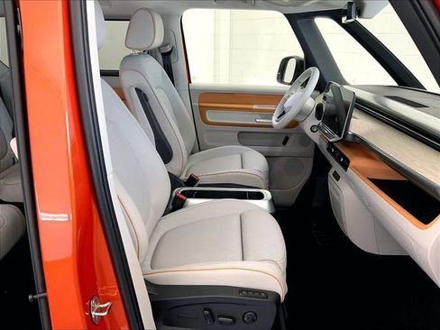 New 2025 Volkswagen ID. Buzz 1st Edition AWD/4WD image 11