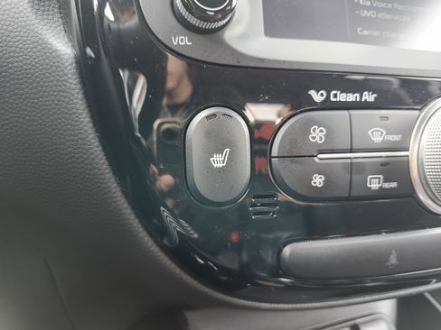 Used 2018 Kia Soul ! w/ Tech Package FWD image 7