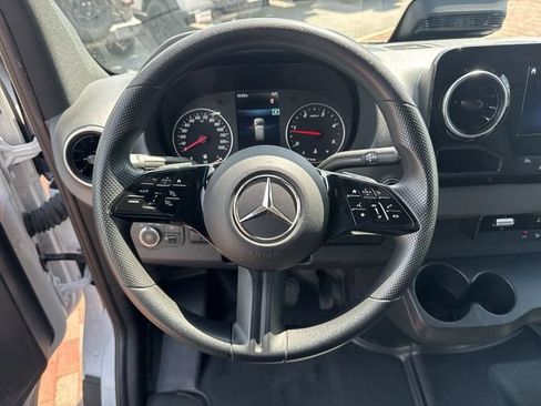 Used 2025 Mercedes-Benz Sprinter 2500 image 15