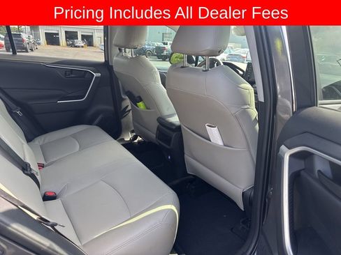 Used 2021 Toyota RAV4 LE AWD/4WD image 10