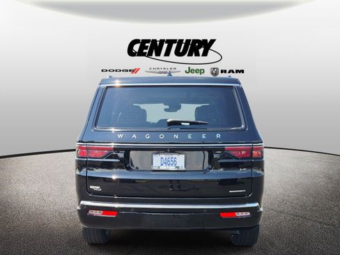 Used 2024 Jeep Wagoneer Series III w/ Premium Group I AWD/4WD image 5