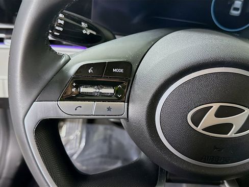 Certified 2025 Hyundai Elantra Limited FWD image 24